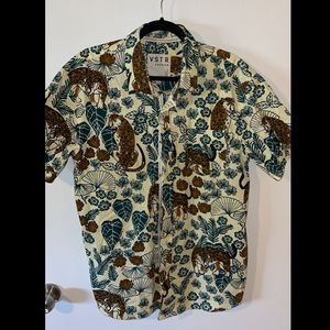 VSTR leopard print short sleeve button down size L